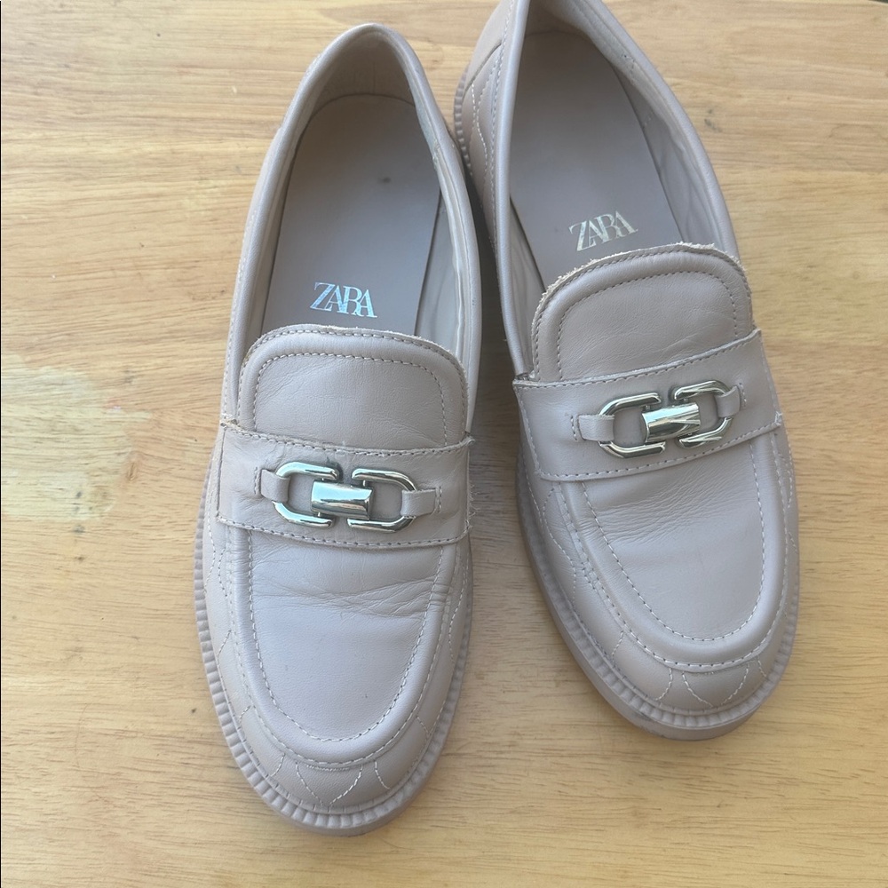 Zara Light Beige Loafers with Chain Detail - Picture 3 of 5